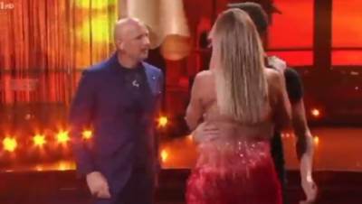  NAPRAVIO LJUBOMORNU SCENU U EMISIJI: Zapretio momku pred kamerama zbog Arijane! (VIDEO) 