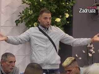  JAVNO PONIZIO TEODORU: Bivši dečko opleo po pevačicama! (VIDEO) 