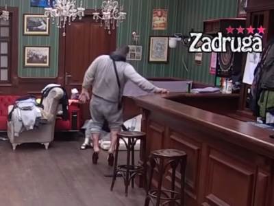  URNEBESAN ŠOU KRISTIJANA GOLUBOVIĆA NA ŠTIKLAMA: Padao kao svijeća, zadrugari se valjali od smijeha (VIDEO) 