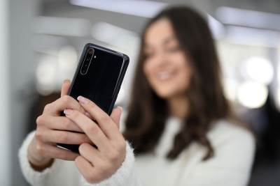  ZAKONOM SPREČAVAJU 5G TEORIJE ZAVERE? Strategija za istinu o mreži nove generacije 