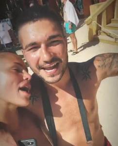  MIRKO ŠIJAN I BOJANA RODIĆ NAPRAVILI HAOS U EGIPTU: Skinuli se, pa odvrnuli pesmu "VIDOVDAN"! (VIDEO) 