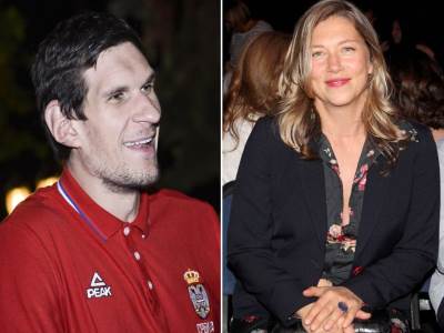  VOZI AUTOBUS I SLIKA SE SA POZNATIM SRPSKIM FACAMA: Bobi Marjanović i Branka Katić "uhvaćeni" u prevozu! (FOTO) 