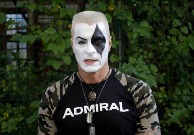  ŠTA SE TEBI DESILO?! Đorđe David stigao OBOJEN na snimanje, Karleušin dekolte bacio u drugi plan!  (FOTO) 