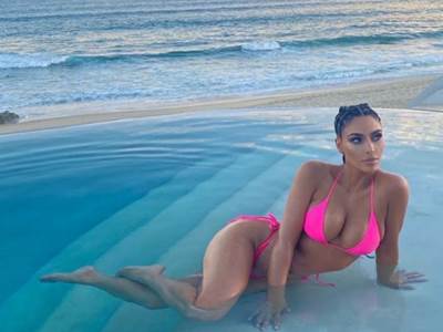  KIM OPET ZAPALILA INSTAGRAM: Vrele fotke sa plaže i nikad bolja linija (FOTO) 