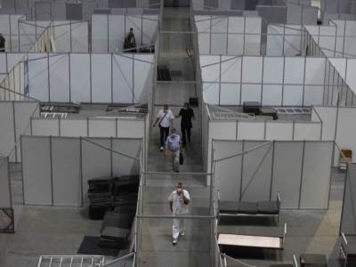  KORONA BUKTI U SRBIJI, PUNI SE ARENA: U privremenu bolnicu smešteno 20 pacijenata, najmlađi ima 35, najstariji 86 godina 