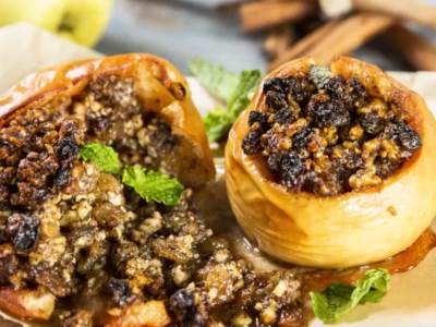  MAMIN RECEPT ZA OMILJENI JESENJI SLATKIŠ: Dunje punjene najukusnijim filom, prste da poližeš! 