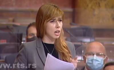  KAKVO OSVJEŽENJE U SKUPŠTINI SRBIJE! Mlada poslanica REPOVALA! (VIDEO) 