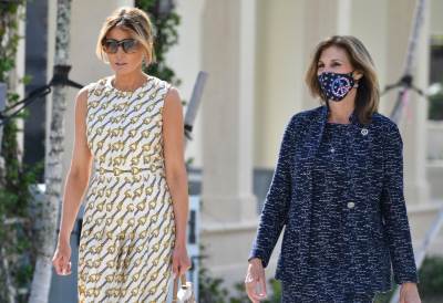  MELANIJA GLASALA U GUČIJEVOJ HALJINI OD 4.000 EVRA: Došla na biralište bez maske i stavila naočare za sunce! VIDEO 