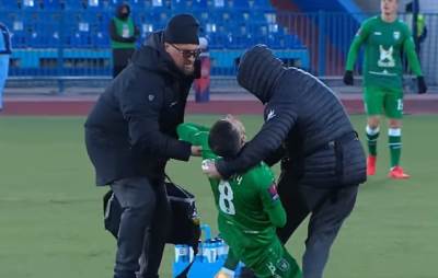  JEZIVA POVREDA FUDBALERA U RUSIJI: Potres mozga, slomljen nos, ostao bez svijesti na terenu! (VIDEO) 