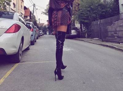  BOMBA U SEKSI ČIZMICAMA: Zaradila hiljade lajkova za PET MINUTA - Ana Nikolić bolja nego ikad! (FOTO 