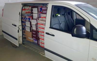  NEVEROVATNA ZAPLENA U OKOLINI RAŠKE: Penzioner u magacinu krio skoro 30.000 nelegalnih slatkiša! 