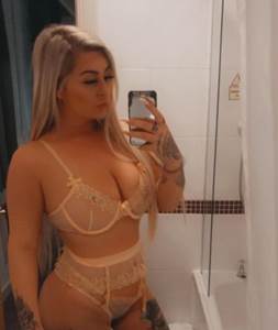  RADILA U STARAČKOM DOMU, PA ZBOG PORNO SAJTA DOBILA OTKAZ: Burna reakcija njenog šefa ju je SLOMILA! (FOTO) 