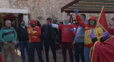  PROTEST U BUDVI: Nema polaganja vijenca na spomen ploču "srpskim oslobodiocima" (VIDEO) 