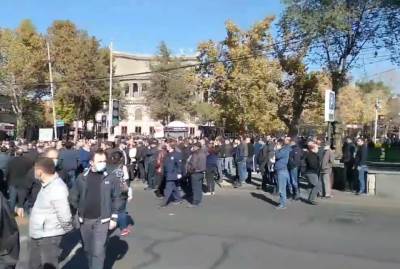  "NIKOL - IZDAJNIK!" Masovni protesti i sukobi u Jerevanu, traže ostavku Pašinjana (VIDEO) 