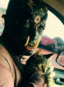  ŠTA SVE NEĆEMO VIDJETI: Muškarac sebi ugradio KLJOVE, ali to nije sve i tu neće stati! (FOTO) 