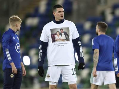  Napadač Severne Irske je sa suzama u očima napustio teren. 