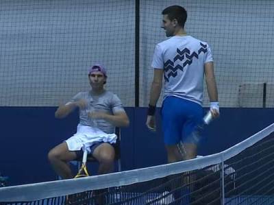  NOLE I RAFA VEĆ IZAŠLI NA TEREN U LONDONU: Pogledajte kako pljušti u Engleskoj kad se sretnu najveći! 