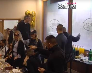  SNIMAK KOJI JE ŠOKIRAO GLEDAOCE: Učesnik Zadruge crtao kukasti krst tokom zabave?! Kamera sve zabeležila! (VIDEO) 