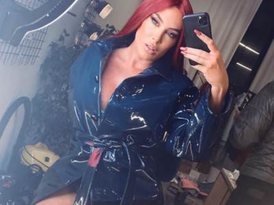  VATRENA SENIDAH IZREZOM DO PUPKA I ŠLICOM DO KUKA SRUŠILA INSTAGRAM: Pjevačica promijenila imidž! Ne 