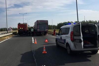  DETALJI JEZIVE NESREĆE U HRVATSKOJ: Tri osobe priklještio kombi, jedna bila pod šleperom! 