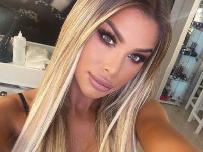  SVI ZNATE KAKO IZGLEDA SA ŠMINKOM, A BEZ? Seksi "uraganka" za kojom lude muškarci pokazala pravo lice! (FOTO) 