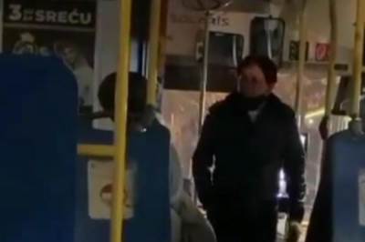  PI**A TI MATERINA, IZLAZI BRE NAPOLJE! MA KO SI BRE TI, PU! Stršna svađa oko MASKE izbila u gradskom autobusu! (VIDEO) 
