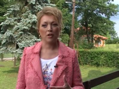  ZA NJENU KOZMETIKU JE ZNAO CEO REGION, A ONDA JE IZNENADA PREMINULA: Na sahranu Božen došla je samo OVA PEVAČICA! 