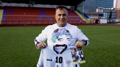  EKSKLUZIVNO! BORISU JE MARADONA POKLONIO OPROŠTAJNI DRES 