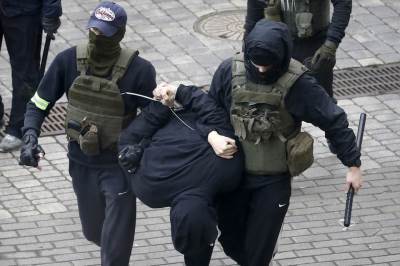  MASOVNA HAPŠENJA U BELORUSIJI: Privedeno više stotina demonstranata, neredi ne prestaju 