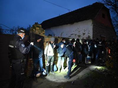  Oko 450 ilegalnih migranata vraćeno u kampove i prihvatne centre  