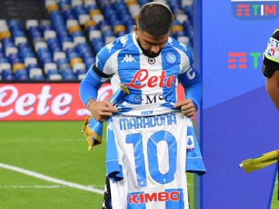  NAPULJ JE U ZNAKU DIJEGA MARADONE: Poseban dres u čast "El Pibea", Insinje ga ljubio posle gola! (VIDEO) 