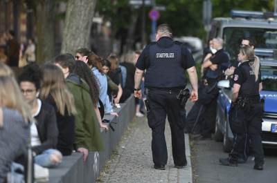 HOROR U NEMAČKOJ! Veliki "Rendž Rover" kosio ljude u pešačkoj zoni, ima MRTVIH! 