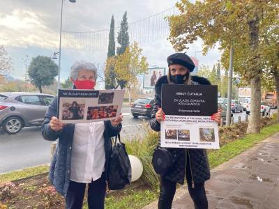  ISPRED SKUPŠTINE PORUKE PROTESTA PROTIV NOVE VLADE ZDRAVKA KRIVOKAPIĆA 