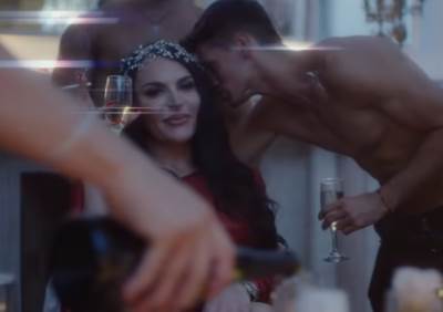  CJENOVNIK SRPSKE PJEVAČICE KOJA SE BAVI PROSTITUCIJOM: Nisam ja jeftina, kao ove što se je*u za 300 i 500 eura! 