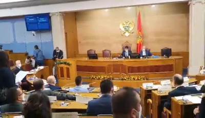  POSLANICI U PONEDJELJAK NEĆE RASPRAVLJATI O ZAKONU O SLOBODI VJEROISPOVIJESTI 