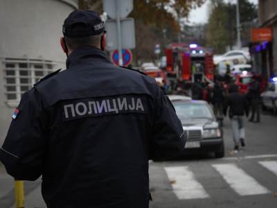  UHAPŠEN PUCAČ U BEOGRADU! Posle sačekuše čekićem ispred zgrade, muškarac zapucao 