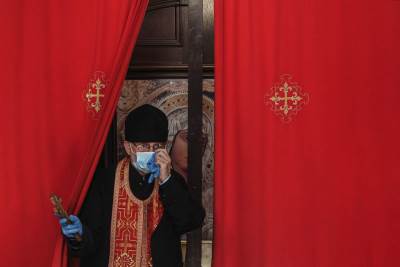  "SAMI BLAGOSLOVITE DOMOVE, NAMA UPLATITE NOVAC NA RAČUN": Skandal zbog izjave hrvatskog sveštenika! 