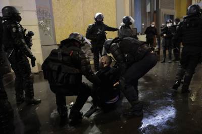  TOTALNI HAOS U PARIZU: Anarhisti divljaju, pale sve pred sobom! (FOTO, VIDEO) 