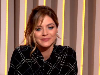  OČI PUNE SUZA, TRUDNU NINU SAVLADALE EMOCIJE U STUDIJU: Kada je ugledala njega ZAPLAKALA SE! (VIDEO) 