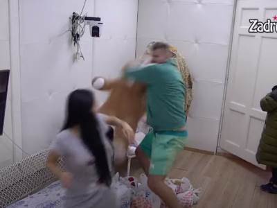  POBESNEO, URLAO, PA JE GAĐAO: Maja izbacila Janjuša iz takta, nije više mogao da se kontroliše! 
