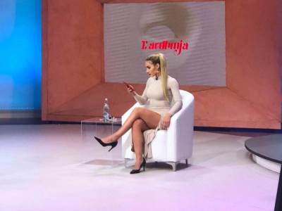 ALBANSKA SUDIJA U CENTRU PAŽNJE: Ljepotica zanosnih oblina o kojoj se priča! (FOTO) 