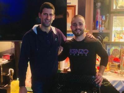  NOVAK MI JE TRAŽIO DA SVIRAM "JA SAM MOMČE SA KOSOVA": Poznati harmonikaš otkrio šta Đoković naručuje u kafani! 
