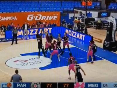  TOMAS JE HEROJ PARTIZANA U LUDOJ POBEDI PROTIV MEGE: Rampa pa koš uz zvuk sirene za pobedu crno-beli 