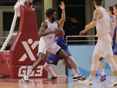  OVAKO JE POGAĐAO I RADIVOJ KORAĆ: ABA liga videla neverovatne šuteve Amerikanca! 