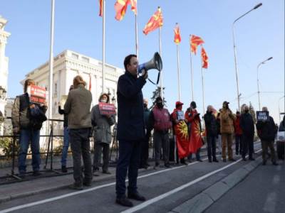 MAKEDONCI MENJAJU SPOMEN-PLOČE ZBOG BUGARA: Zaev najavio da više neće biti "bugarskih fašističkih okupatora"! 