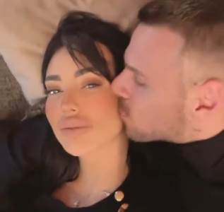  MAŽENJE U KREVETU PRIJE MALDIVA: Katarina Grujić objavila romantičnu fotku sa Gobeljićem! (FOTO) 