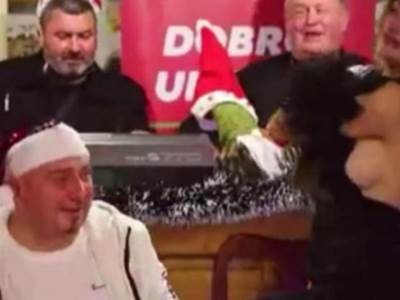  /kristina-mandarina-ispale-grudi-nocna-ptica 