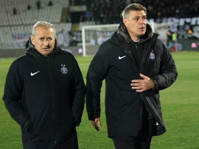  "ĐUMI" ZA ŠEST MESECI PROMENIO 3 KLUBA: Menja bivšeg trenera Partizana! 