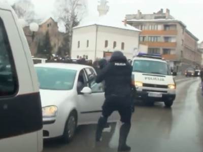  SAMOZADOVOLJAVAO SE U KOLIMA OKRUŽEN DECOM: Skandal u Banjaluci, brza reakcija policije 