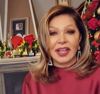  NEDA UKRADEN UZ ČAŠU ŠAMPANJCA ČESTITALA SVIMA PRAZNIKE: Pevačica poslala važnu poruku! (VIDEO) 